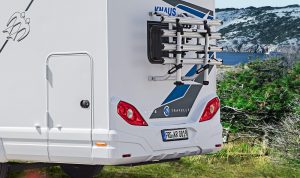 Hinterer Äußereranblick eines Wohnmobils