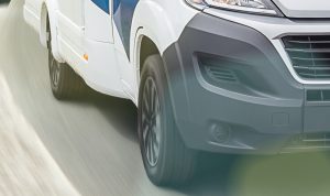 seitlicher Außenanblick der Reifen von einem Wohnmobil
