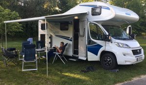 Außenanblick von einem Wohnmobil